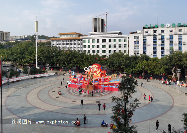 20200125苍溪县城同心广场春节彩灯疫情防控期间01