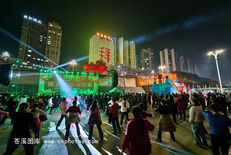 20260218苍溪县城水幕广场过年七天乐001