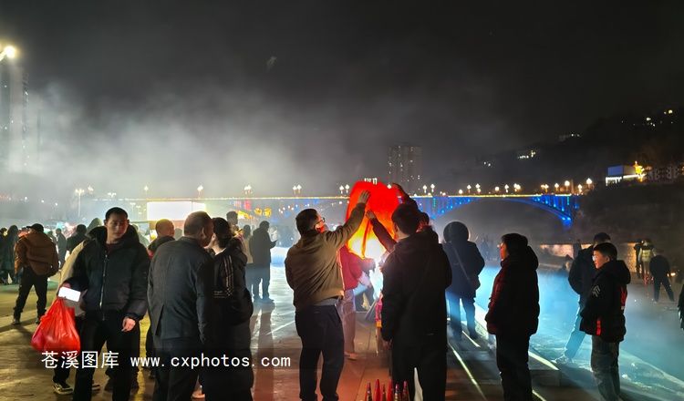 20260218苍溪县城水幕广场过年七天乐009